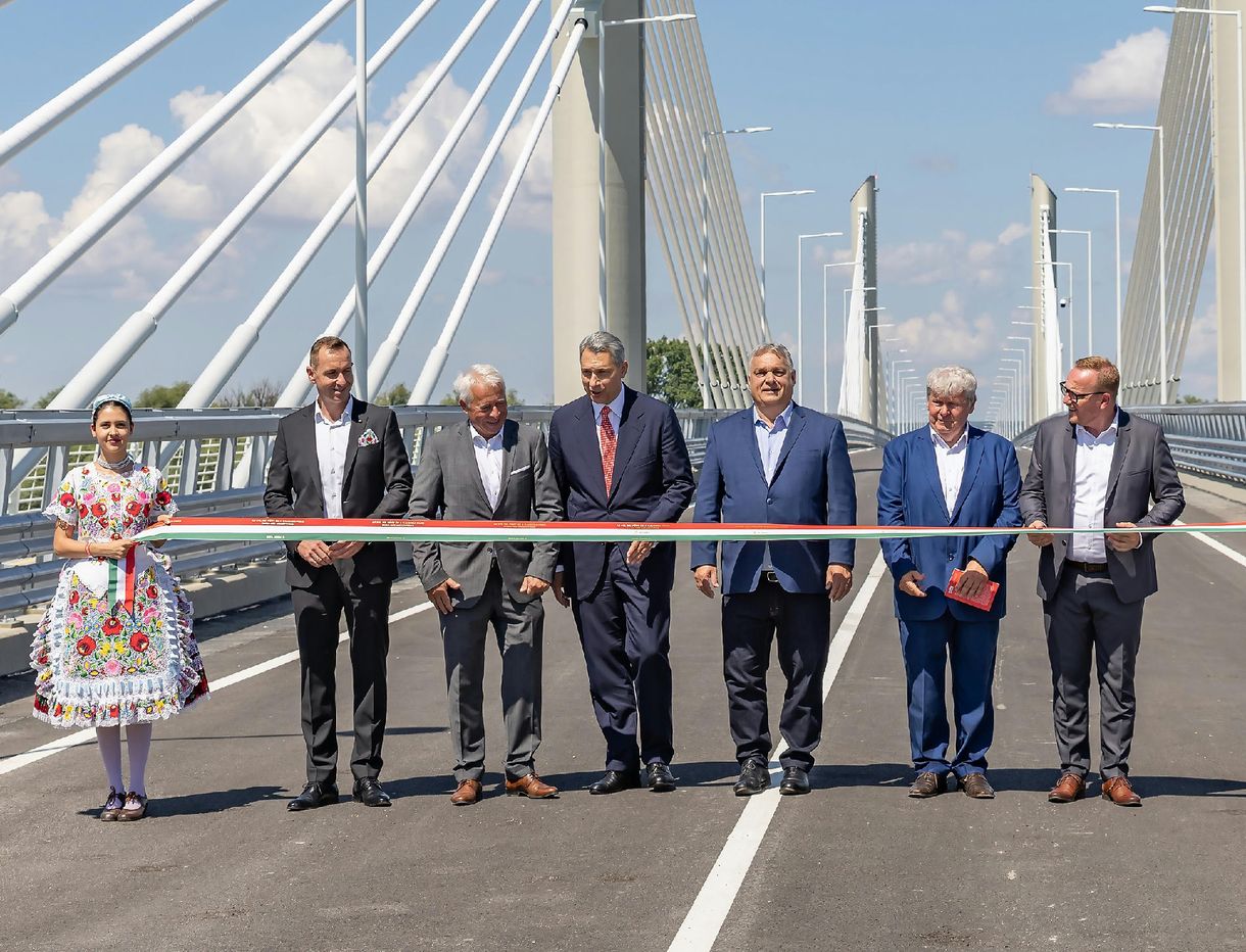 Tüntetnek Pakson, a kormány annyira megvágta a város költségvetését a fideszes vezetés elküldése után