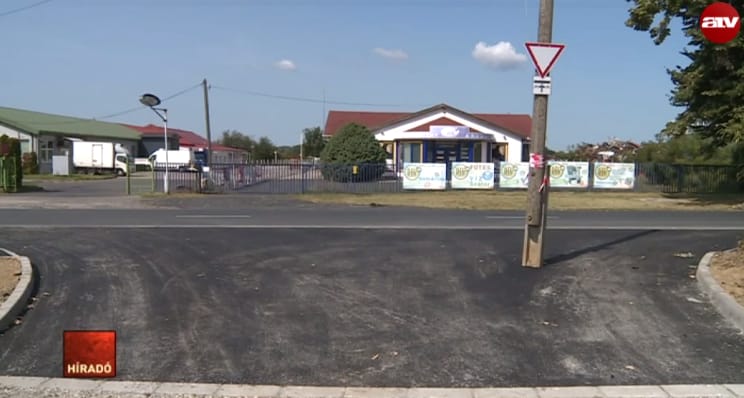 Oszlop a kereszteződésben: Újabb röhejes kivitelezés, most Nagykanizsán