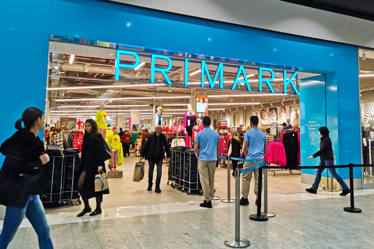 Budapestre is megérkezik az ötfontos cipők paradicsoma: hogyan hódította meg a Primark a világot?