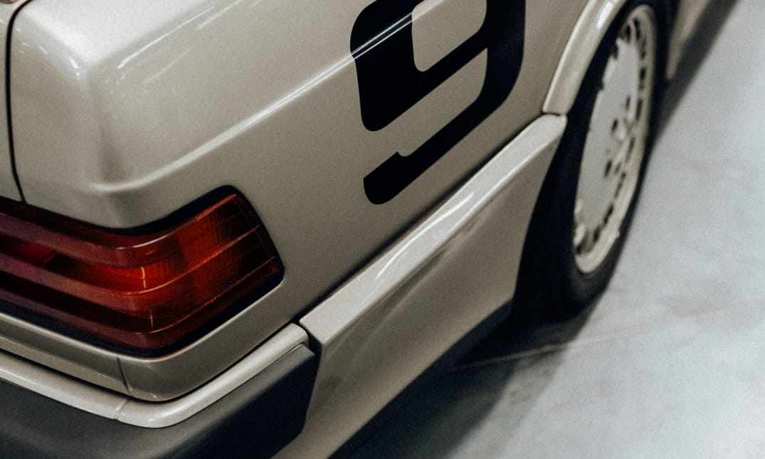 Senna ifjúkorába repít vissza ez az eladó Mercedes 190 E 2.3 16V