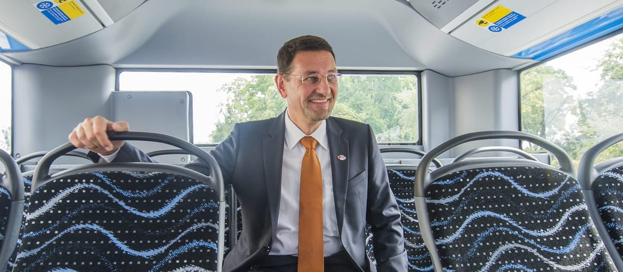 Kamuméter: Az I. kerületi polgármester és az úszni vágyó kerületi gyerekek