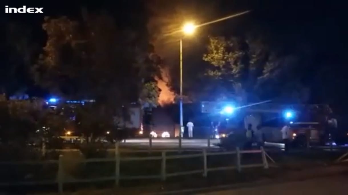 Lángolt az évek óta lakatlan Hűvösvölgyi Vígadó épülete az éjjel