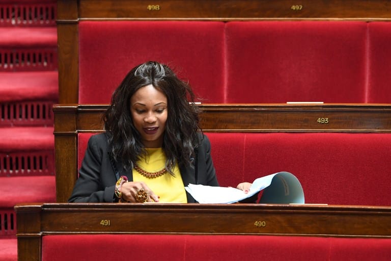 Az adóhivatal közbeszúrt, a franciáknál ez is elég volt az olimpiai bajnokból lett politikus lemondásához