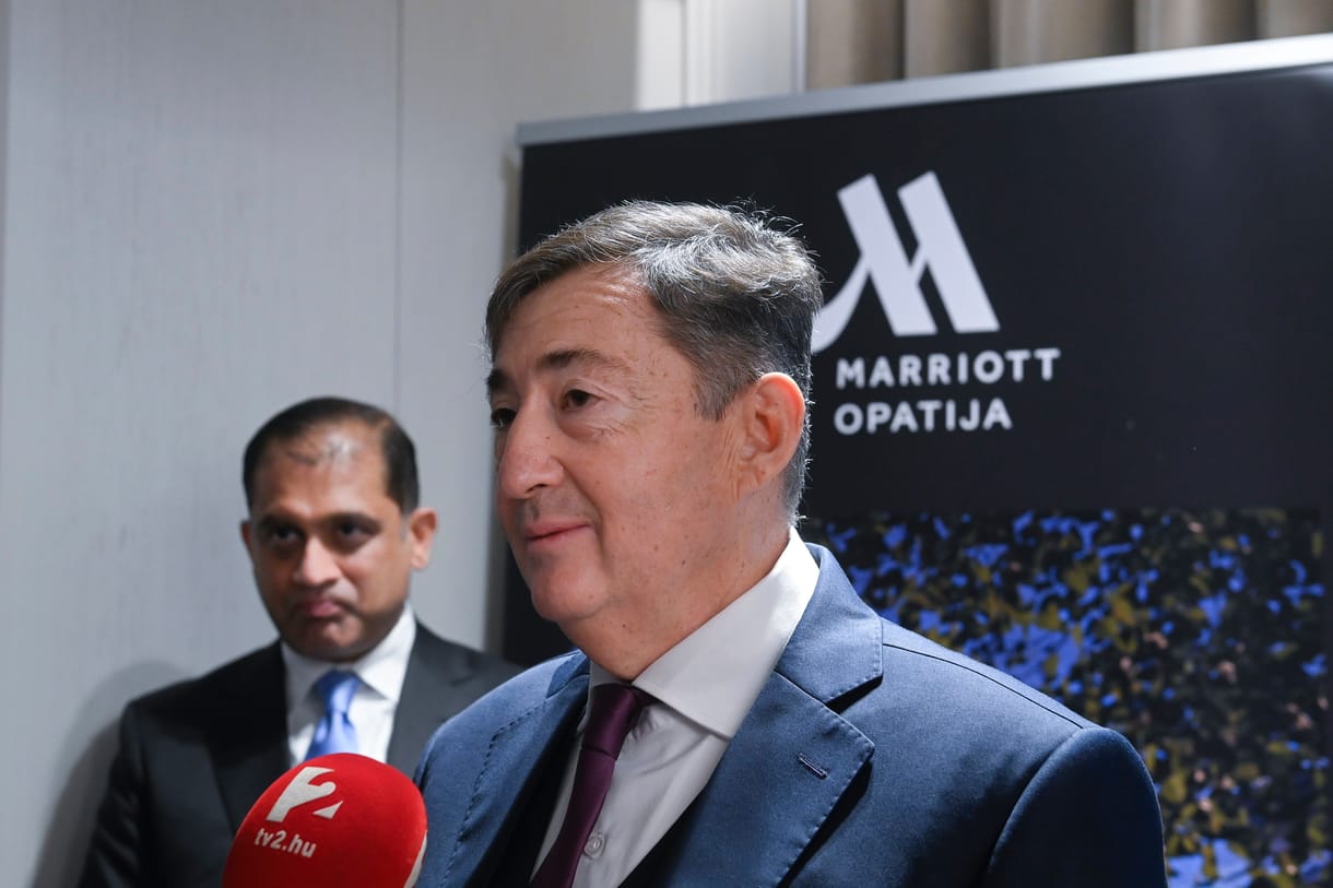Titkolódzik a kormány: nem árulják el, mekkorát nyer Mészáros és Szíjj az autópálya-koncesszión