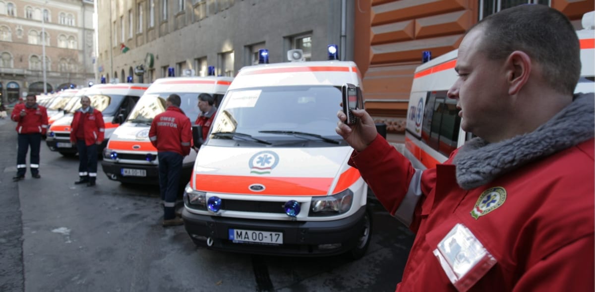 MN: elmaradt pótlékaik miatt perelnek a mentők
