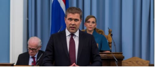 Ilyen is van: a miniszterelnök lemondott az apja botránya miatt