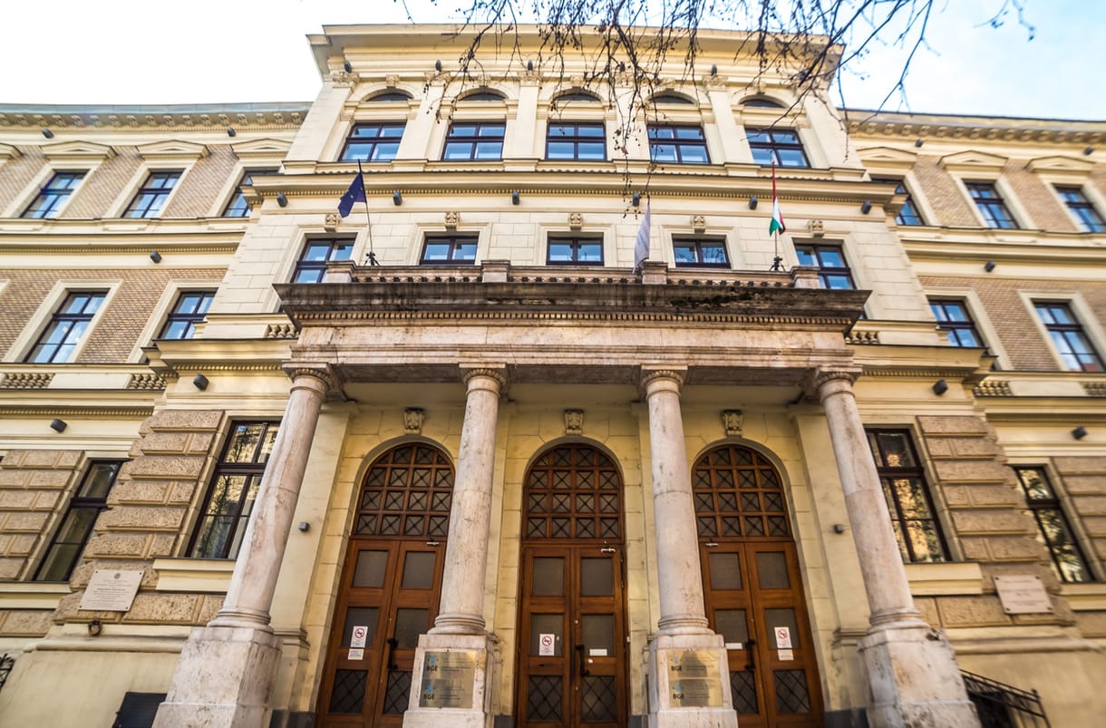 Egyre több egyetem csábít gyorsított képzésekkel a mesterszakokra 