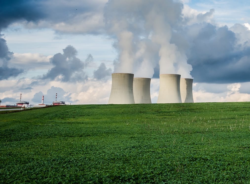 Bikinis fotóversennyel választott gyakornokot a cseh atomerőmű