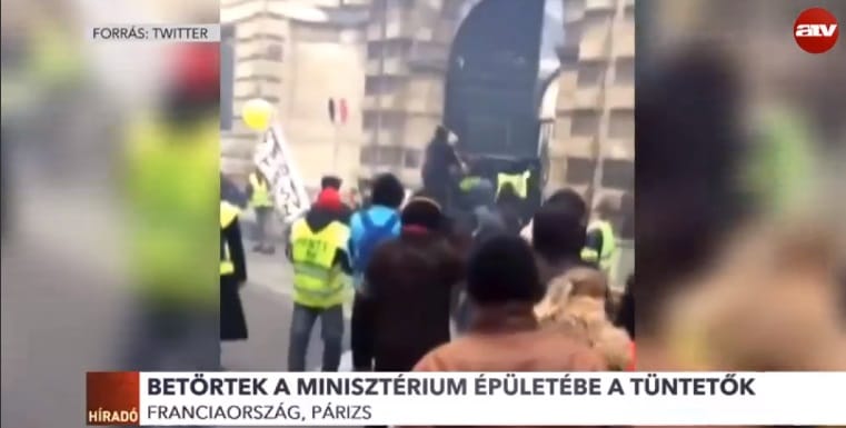 Targoncával törtek be egy minisztériumba a sárgamellényesek Párizsban