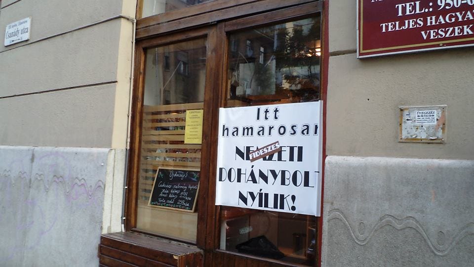 Fotók: meghekkelték a nemzeti dohányboltokat