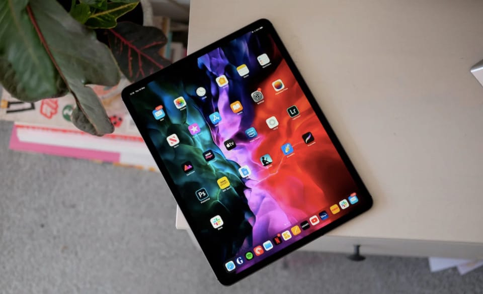 Fegyverért cserébe iPadek: súlyos vesztegetési ügybe keveredett az Apple biztonsági főnöke