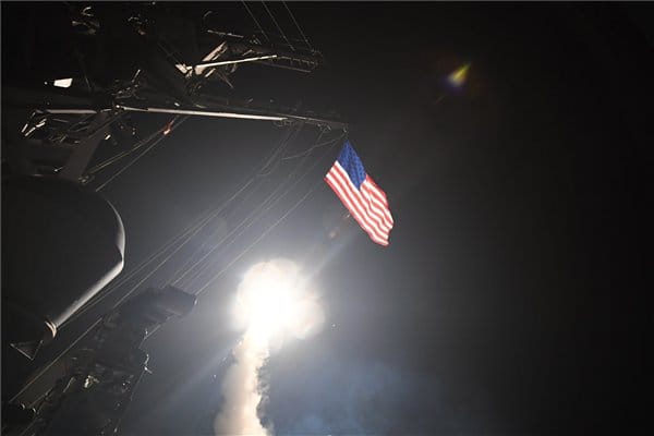 Trump bombázni kezdett Szíriában, Putyin agresszióról beszél - fotók, videók
