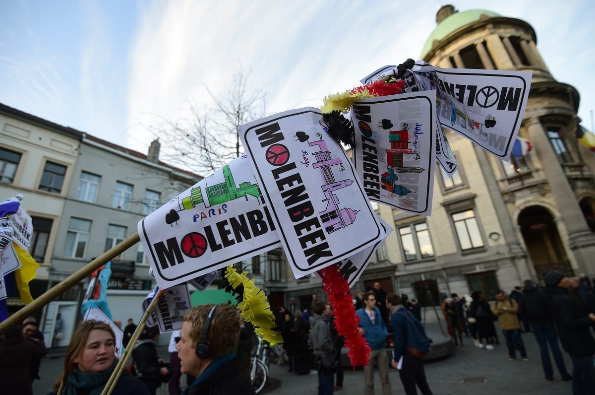 Molenbeek polgármestere beperelt egy újságírót, amiért a városrész rossz hírét kelti