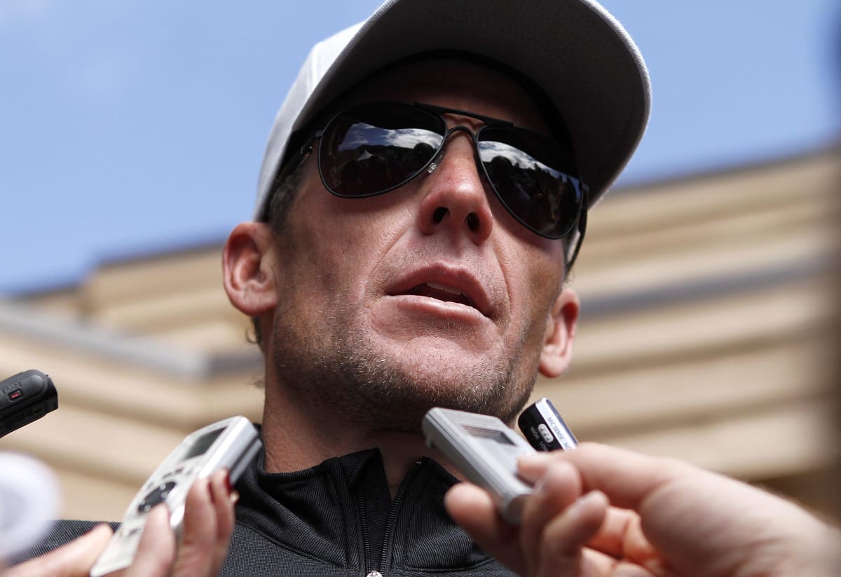 Armstrong bedobta a törülközőt, mind a hét Tour-győzelmét elveszik