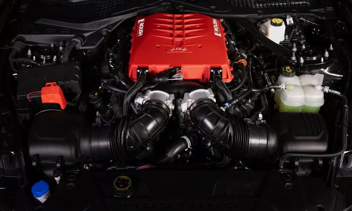 Szinte gombokért ad 821 lóerőt a legújabb V8-as Ford Mustang