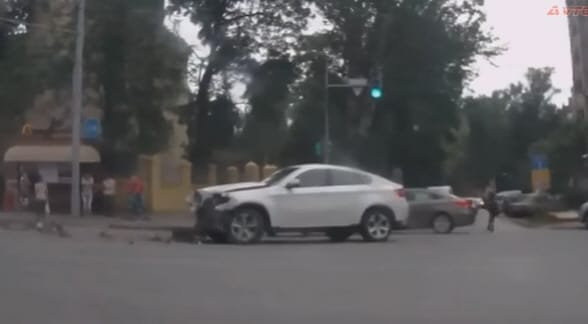 Az oroszok külön válogatást csináltak a BMW X6-os csattanásoknak – videó