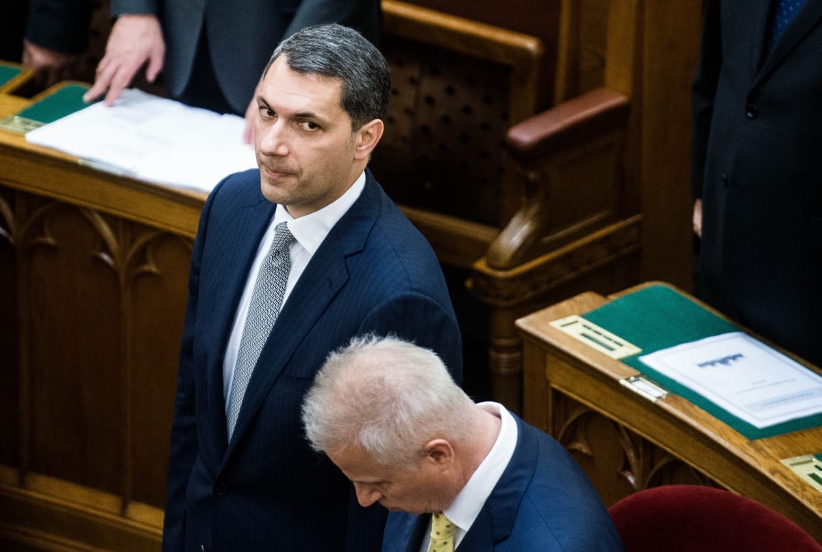 Lázár János árnyékra vetődött?