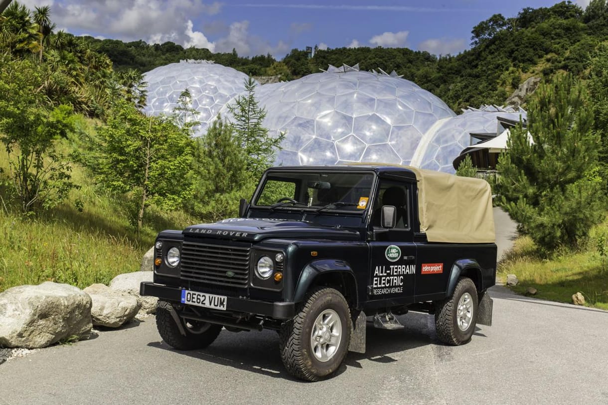 Már a vadonban az elektromos Land Rover Defender