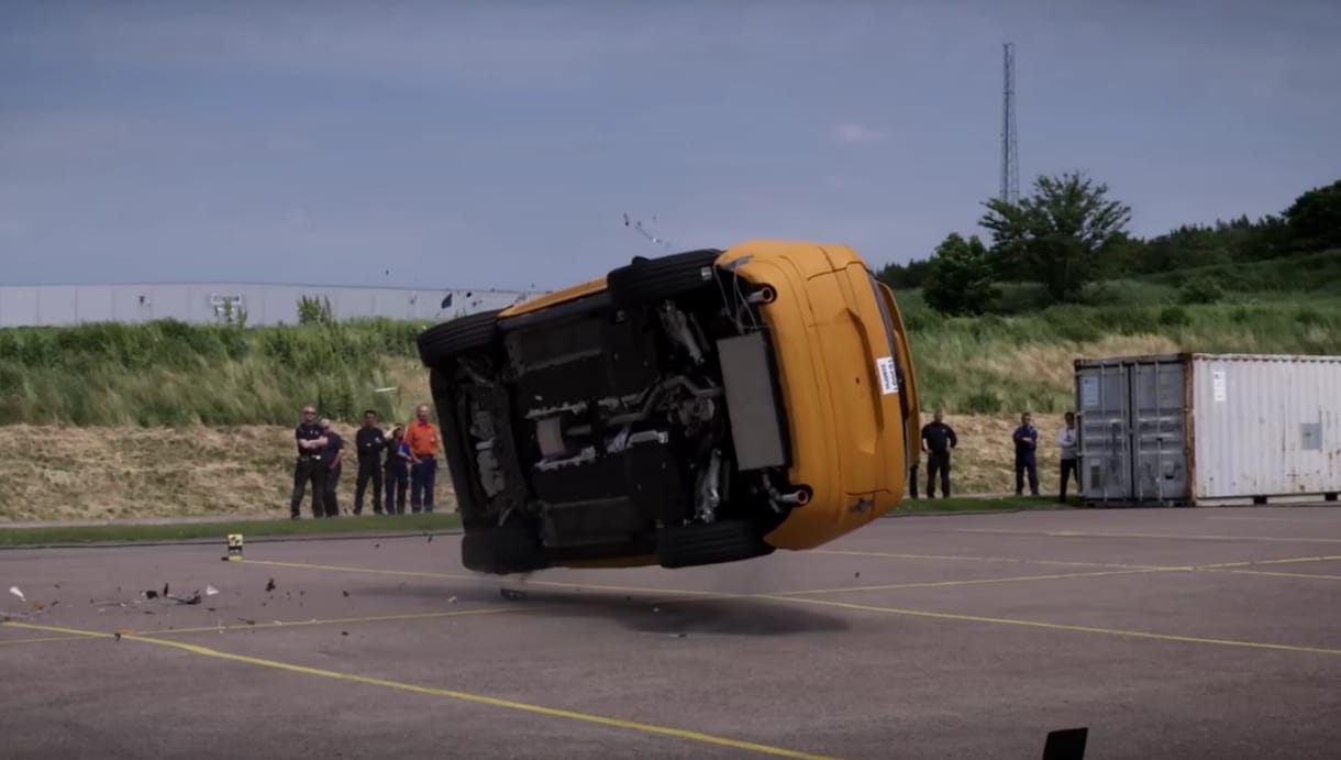 Összetörték a legújabb Volvót, de elég jól bírta – videó