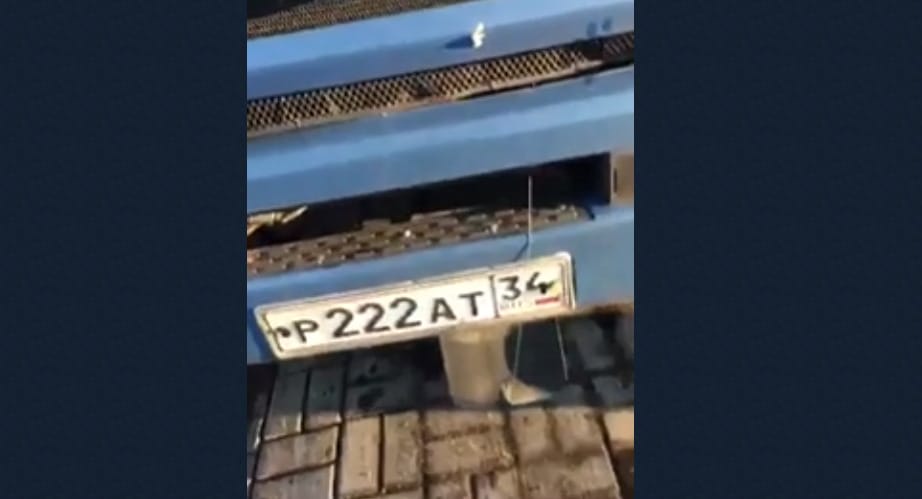 Ezen a Kamazon nem bonyolították túl a rendszám eltüntetését