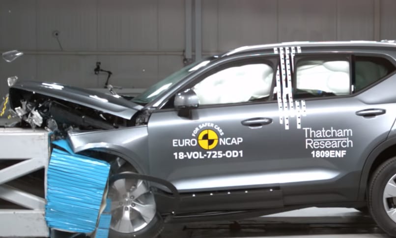 Videó: Így törik a legújabb BMW, Ford és Volvo