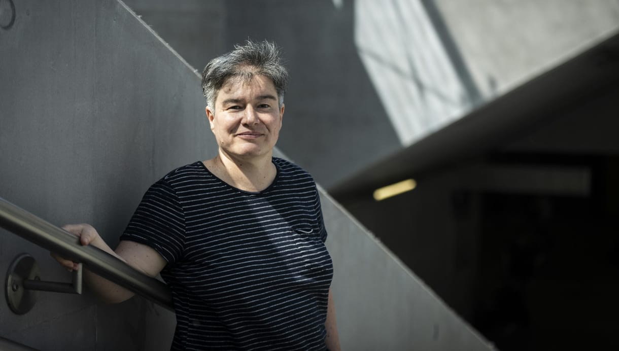 „Te a lányom vagy, mondja. Igen, te pedig az anyám” – Szűcs Teri író demenciáról, visszamesélve előhívott emlékekről