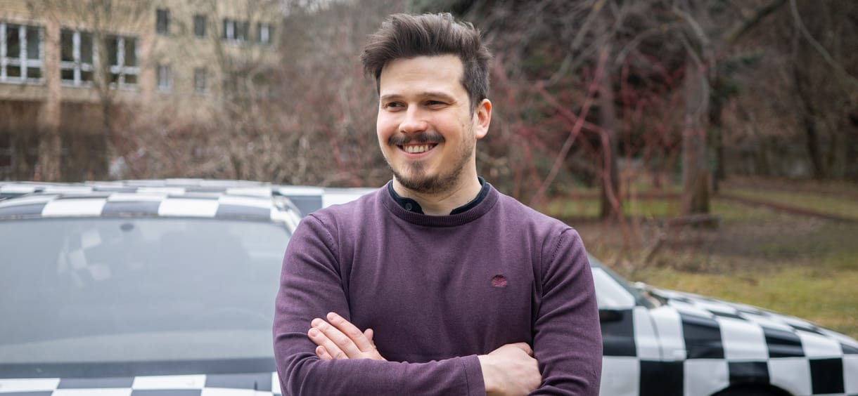 A Kutyapártnak dolgozik majd a Jólvanezígyből ismert Csoki, otthagyja a Youtube-csatornát