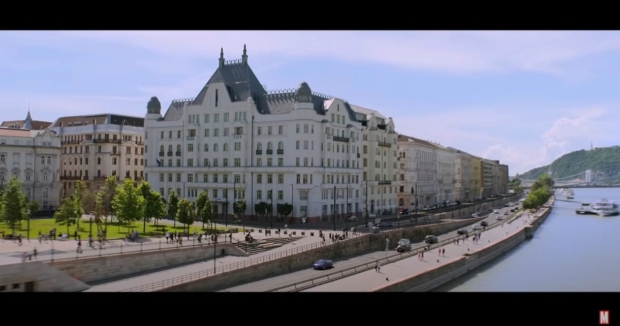 Mekkora reklám lesz Budapestnek az új Fekete Özvegy!