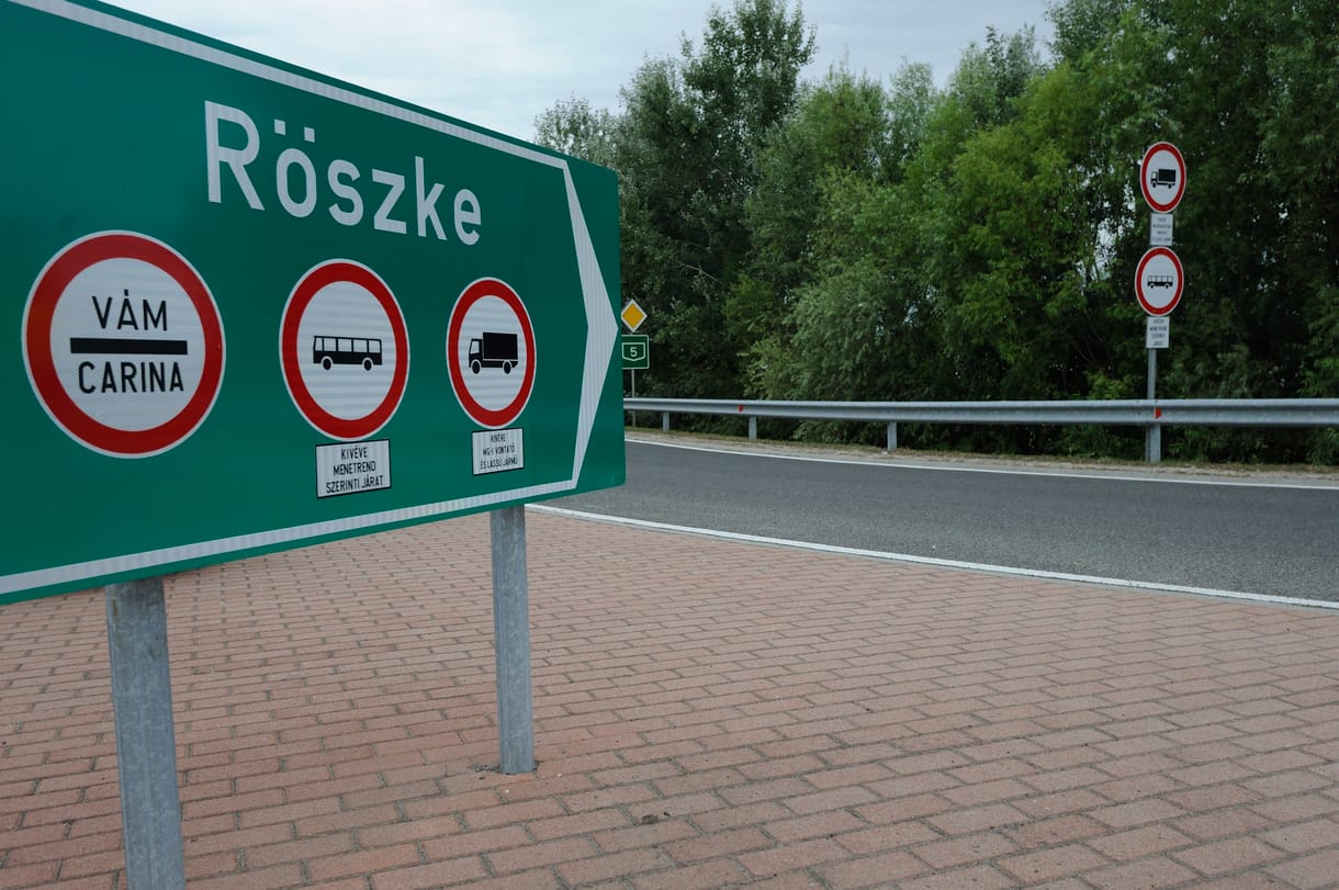 Átmenetileg nem lehet belépni az országba a röszkei közúti határátkelőn