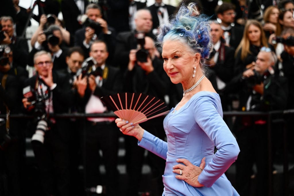 Helen Mirren kék hajjal vonult fel a cannes-i filmfesztiválon
