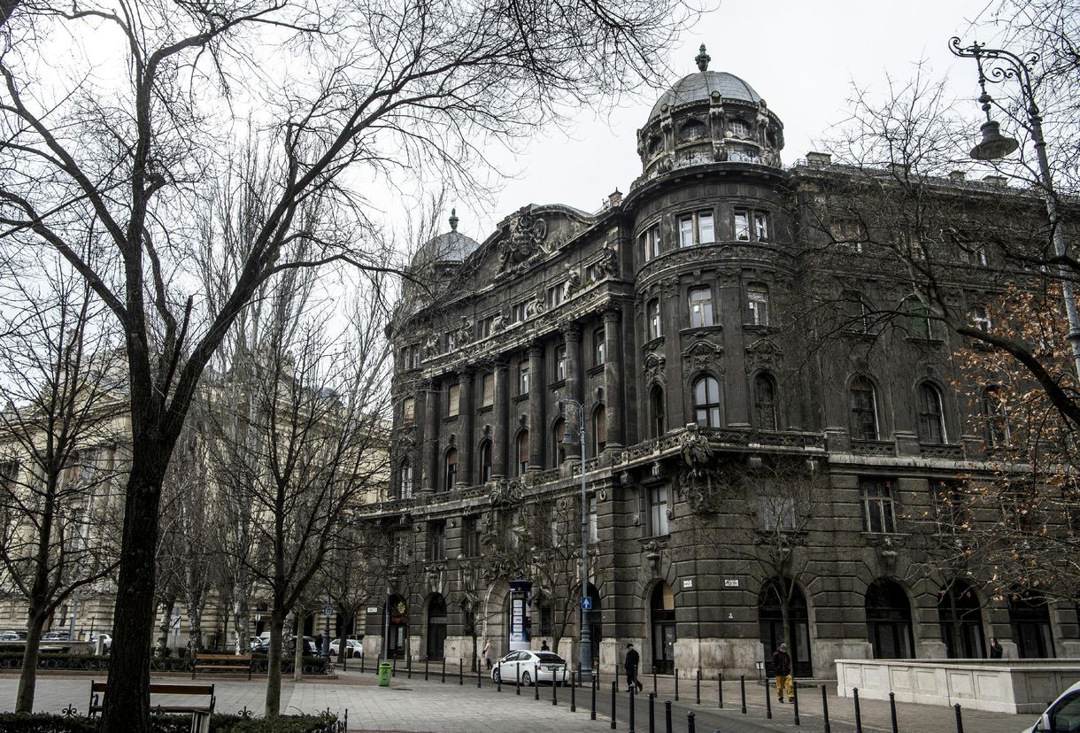 Tiborcz elpasszolta a Szabadság téri Adria-palotát felújító céget