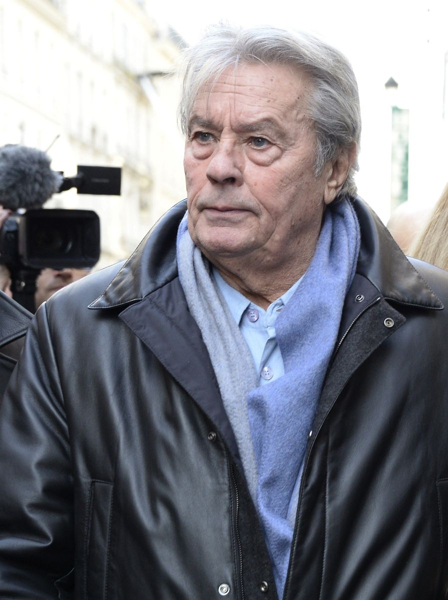 Alain Delonnak nem hátfájása van, más a baj