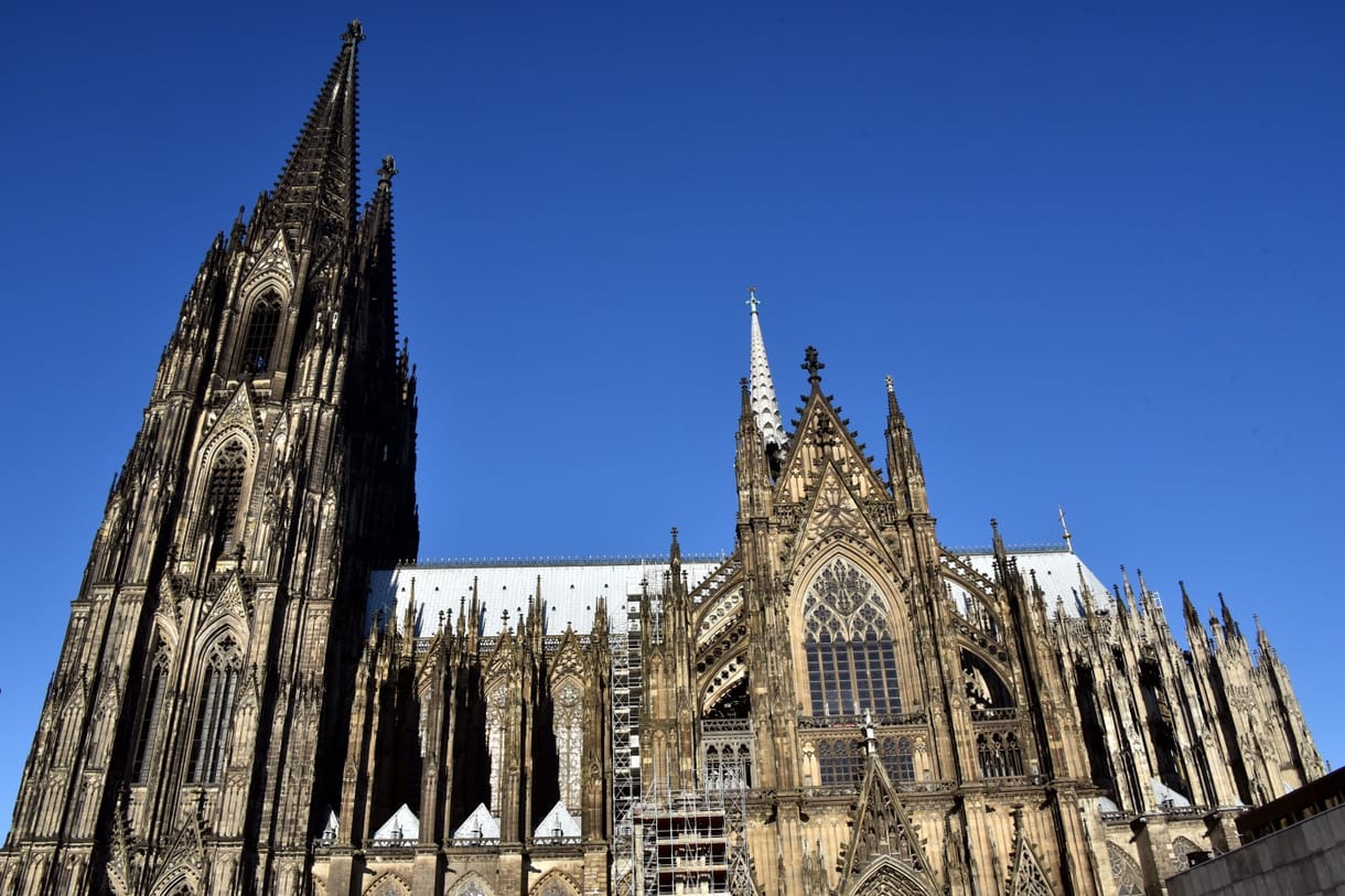 Kőtömbökkel védik a terroristáktól a templomlátogatókat