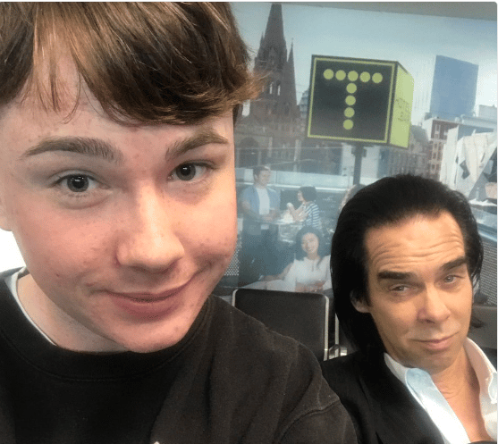 Szétoltották a Twitteren, mert nem tudta, hogy Nick Cave-vel fotózkodott