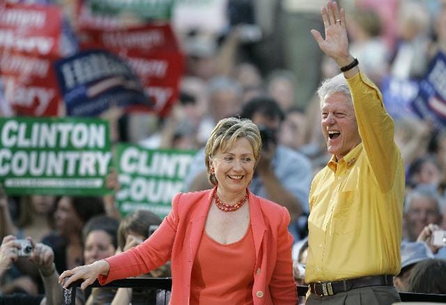 Tombolán sorsolják ki Bill Clintont felesége adósságai miatt 