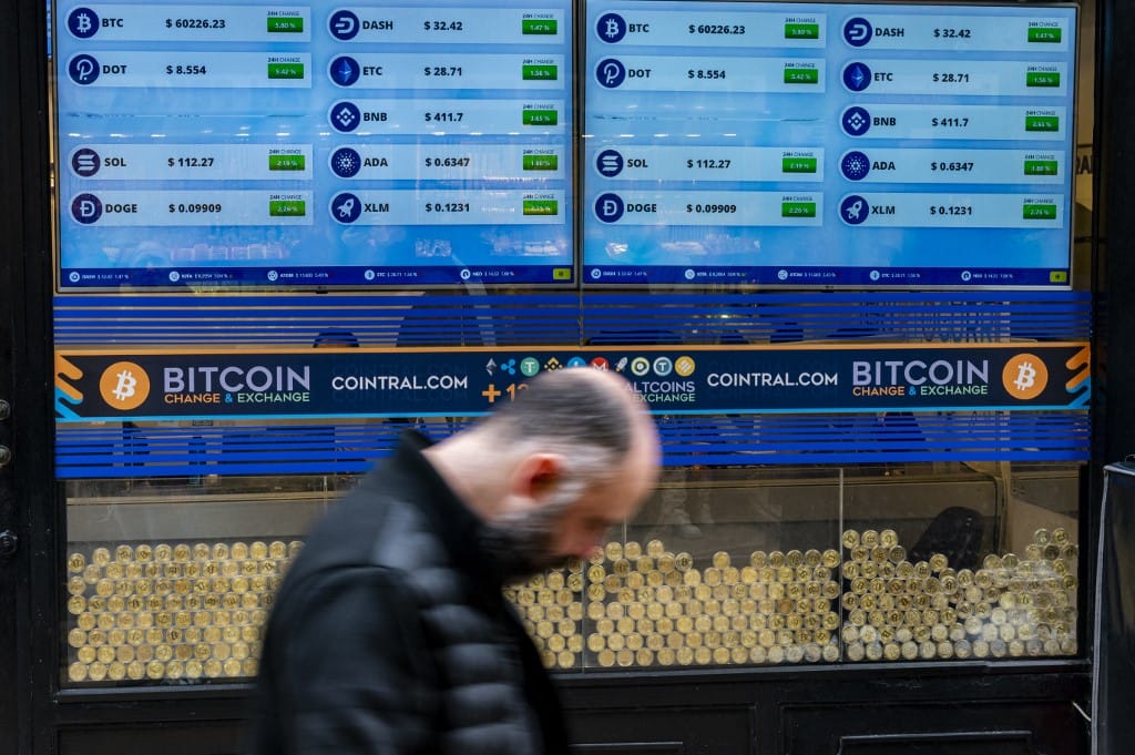 Kilőtt a bitcoin, ismét történelmi csúcsot döntött az árfolyama, átütve a 72 ezer dollárt