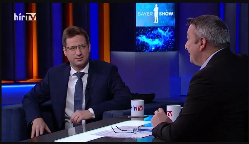 Gulyás Gergely bement a Bayer showba, hogy az amerikai nagykövet „hacacáréján