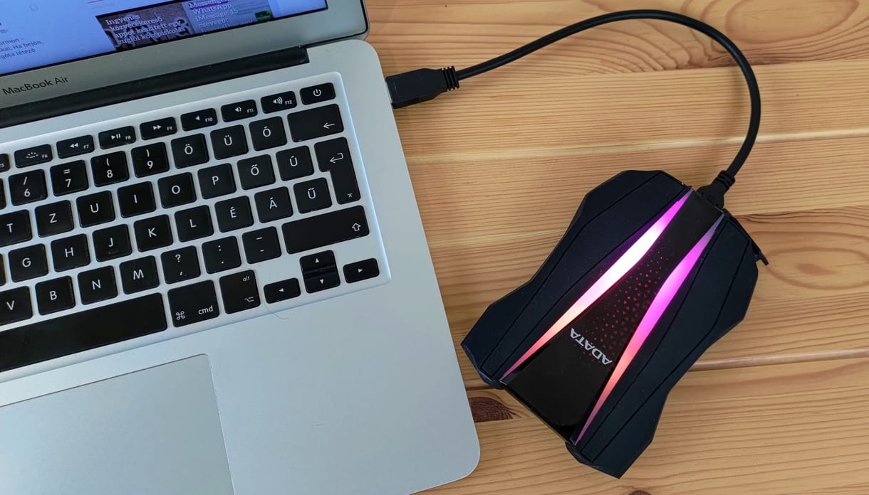 Merevlemez vagy SSD? Dupla teszten az Adata két külső adattárolója