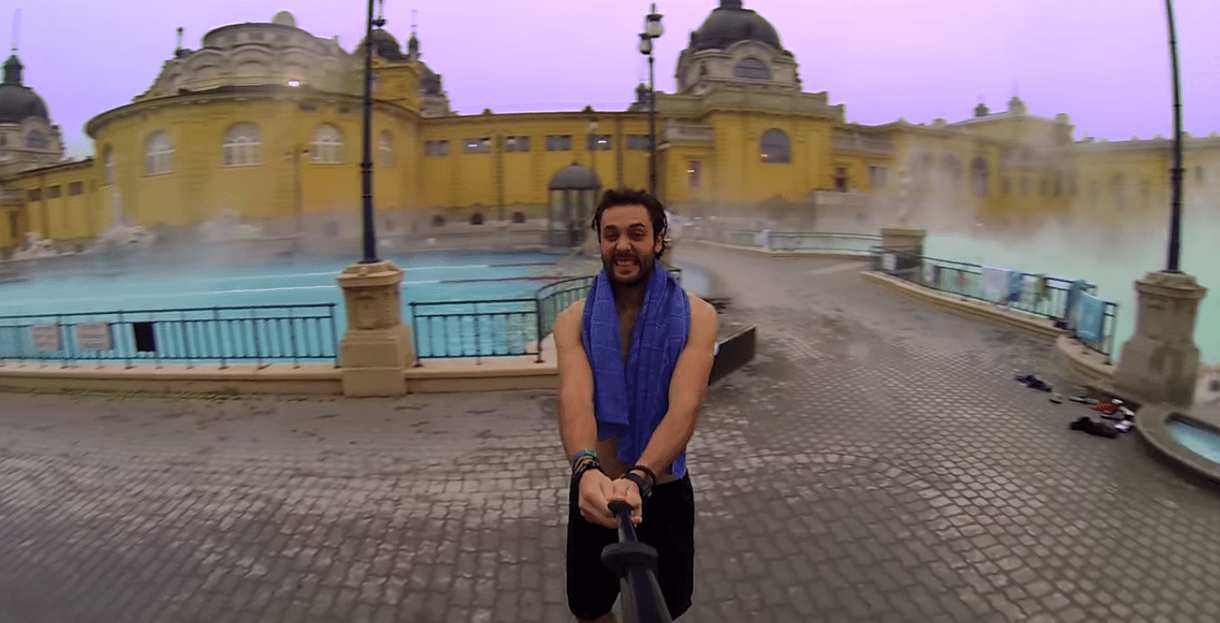 Videó: Budapesten is járt a GoPro kamerával szelfiző világutazó