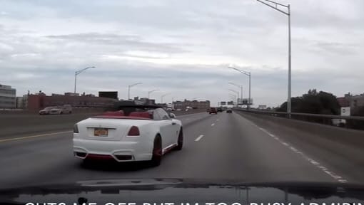 Jön egy Rolls-Royce, amit jó lenne megnézni, de pont az történik, amire számítani lehet – videó