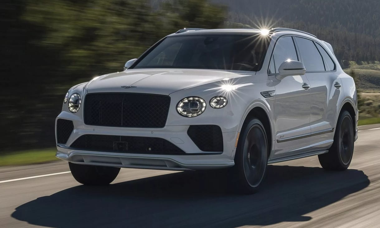 Bukta a V12-t, de erősebb V8-at kapott a Bentley legdurvább SUV-ja