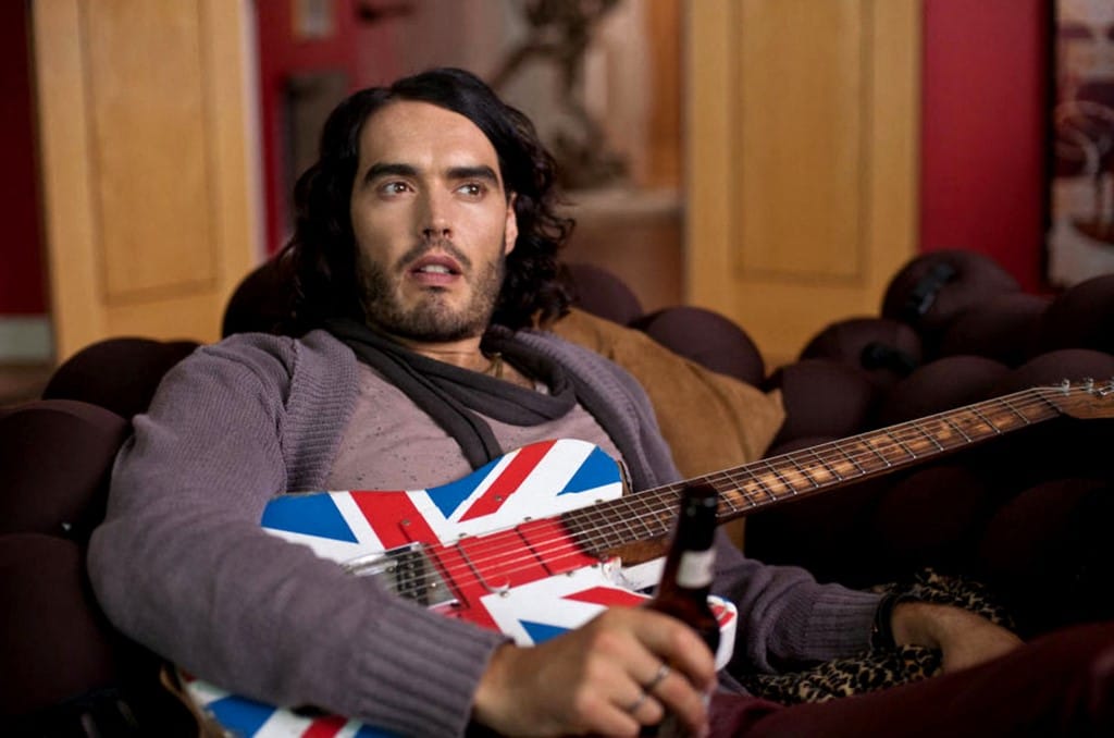 Szexuális erőszakkal és bántalmazással gyanúsítják Russell Brand brit komikust