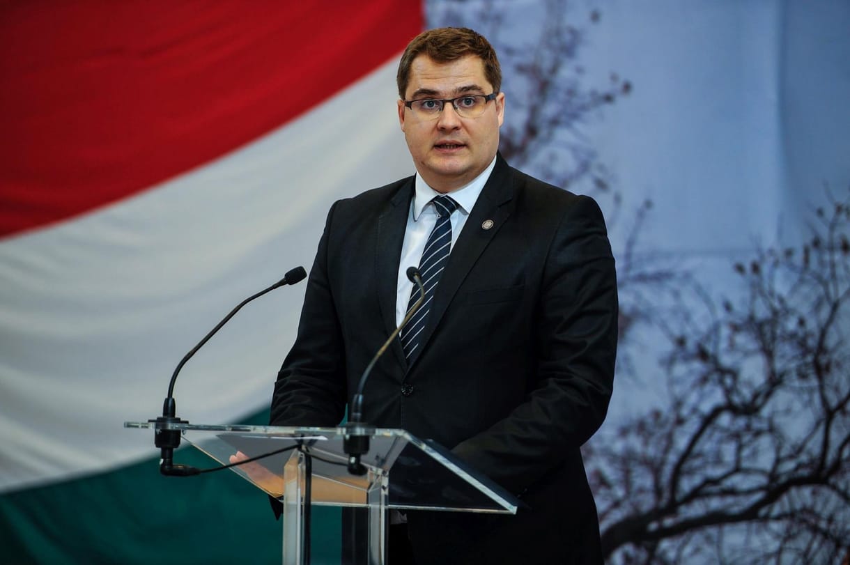 Orbán titkára a lemondásával „viccelődött” a Facebookon