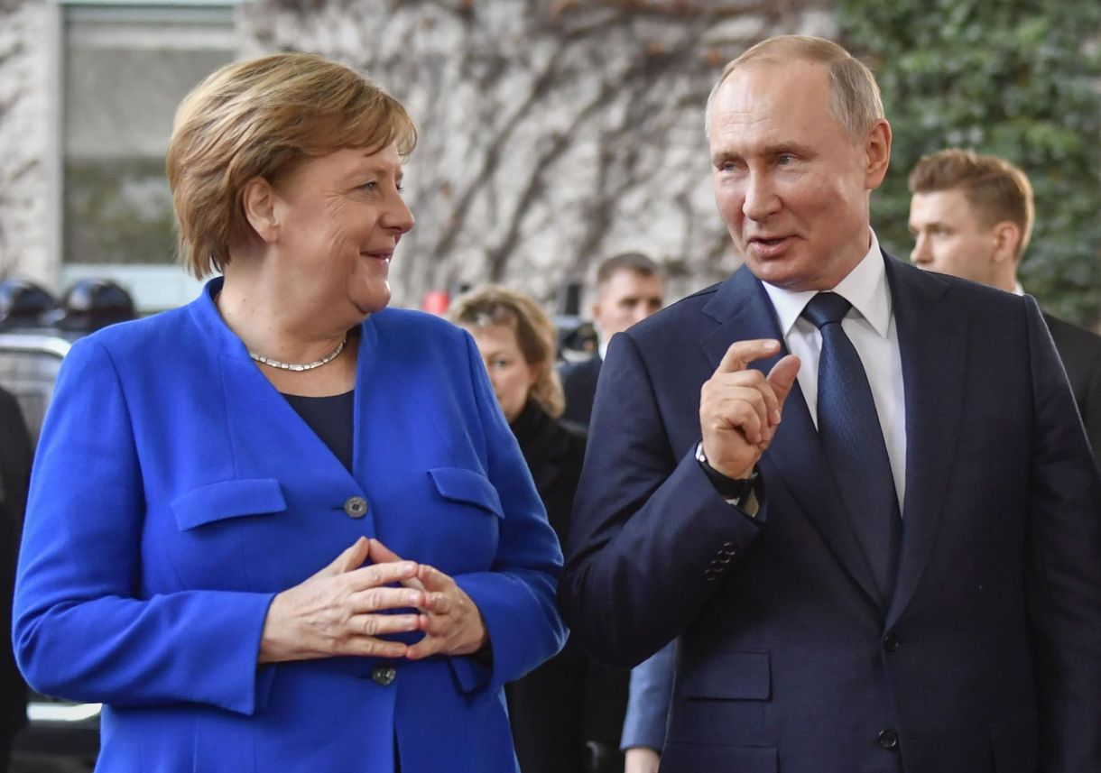 Merkel Navalnij szabadon bocsátást kérte az orosz elnöktől