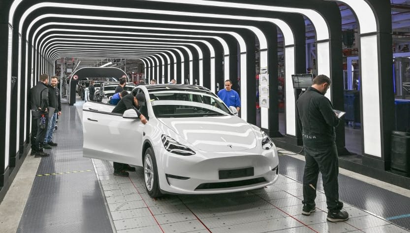 Bejelentette a Tesla: ezzel a modellel venné vissza első helyét a Szegeden építkező BYD-től