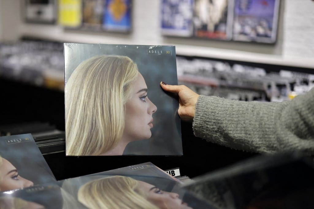 Újabb rekordot döntött meg Adele az új lemezével