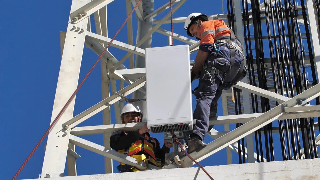 Belecsobban a mesterséges intelligenciába az ország első mobilinfrastruktúra-szolgáltatója