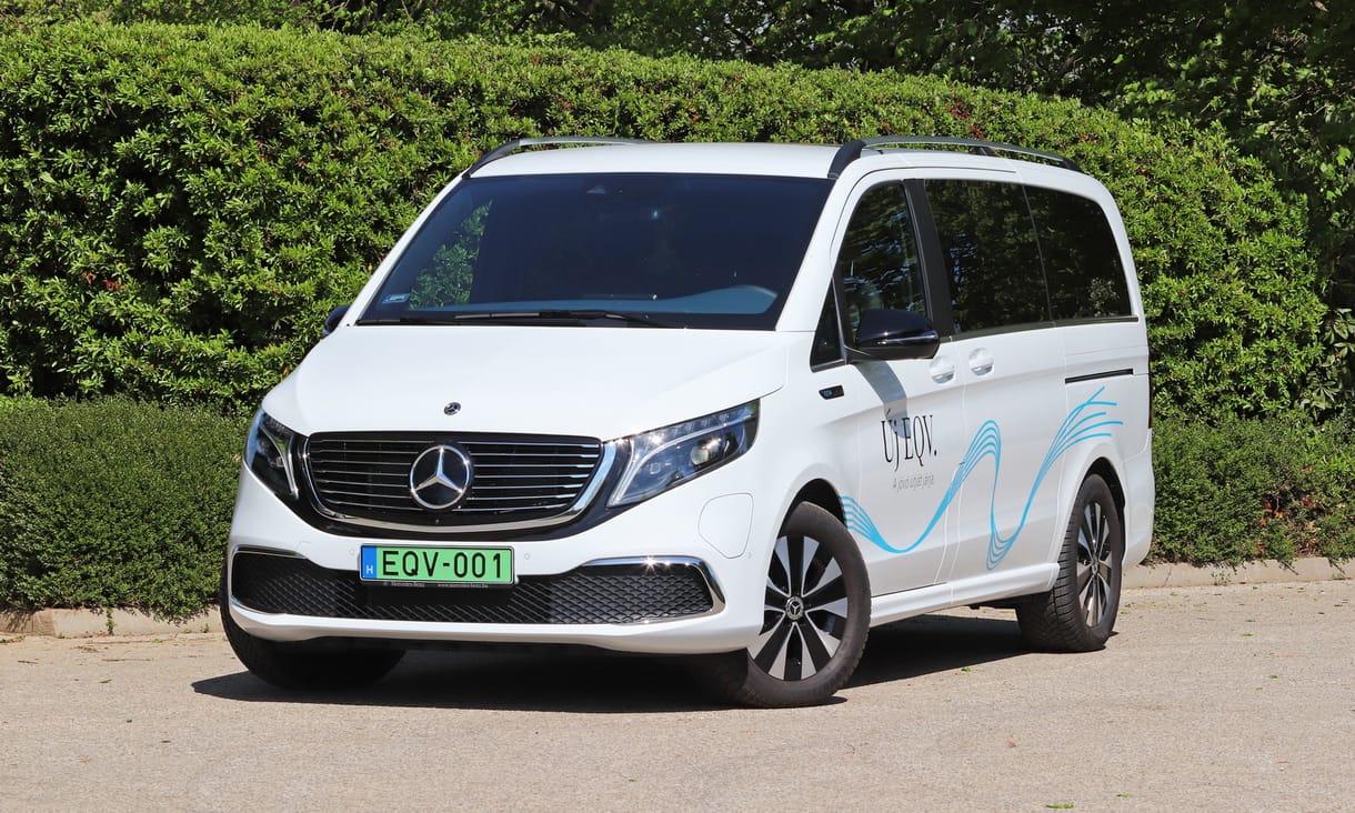 Nagycsaládosok villanásnyi álma: teszten a 7 üléses, elektromos Mercedes EQV