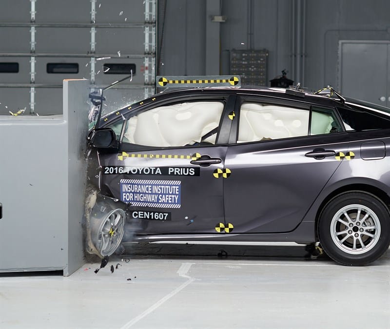 A világ egyik legbiztonságosabb kisautója lett az új Toyota Prius