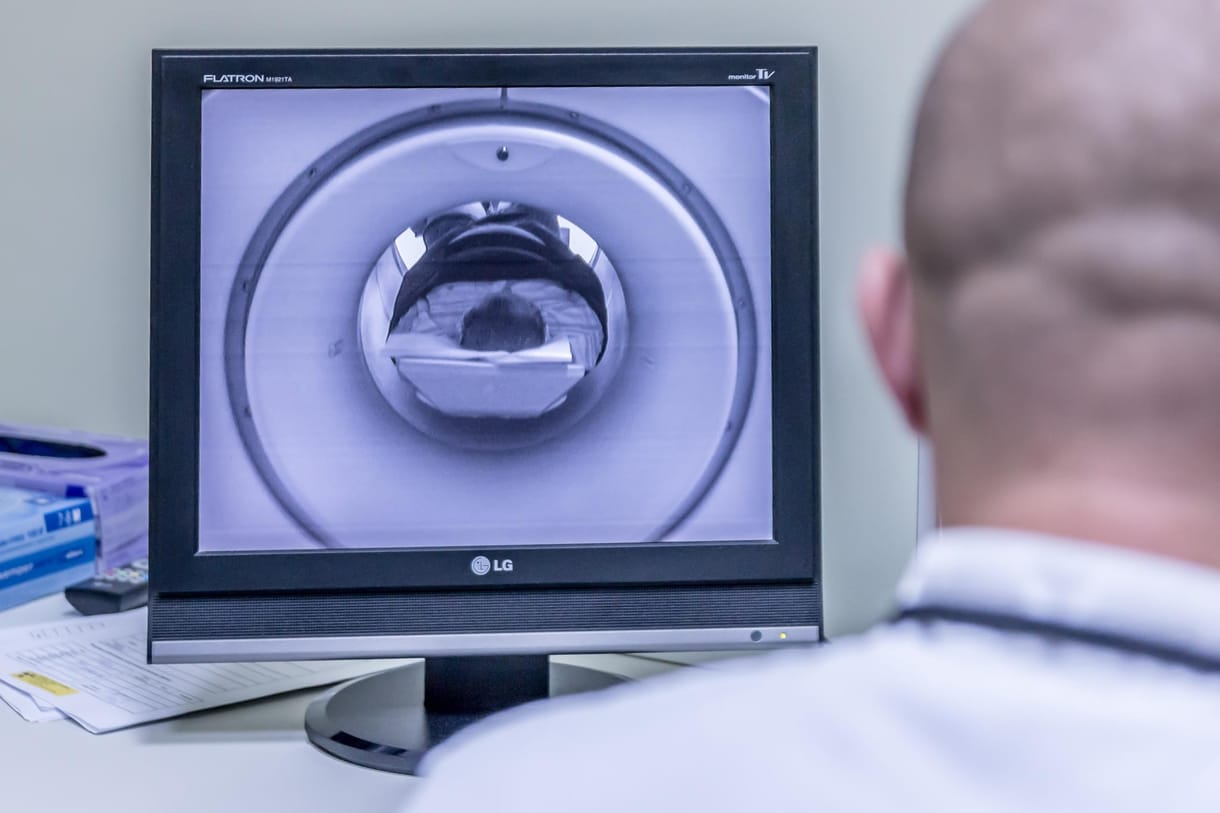 Különös motivációt találtak ki, hogy a páciens maga akarjon mozdulatlan maradni az MRI-vizsgálaton